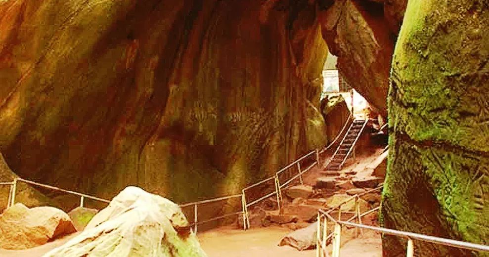 shatavariayurveda.com - Edakkal Caves